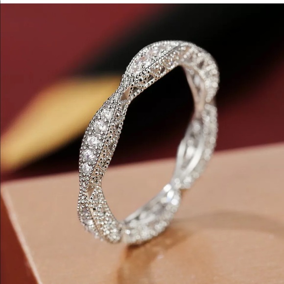 New .925 Silver White Sapphire Band Ring - Picture 5 of 7